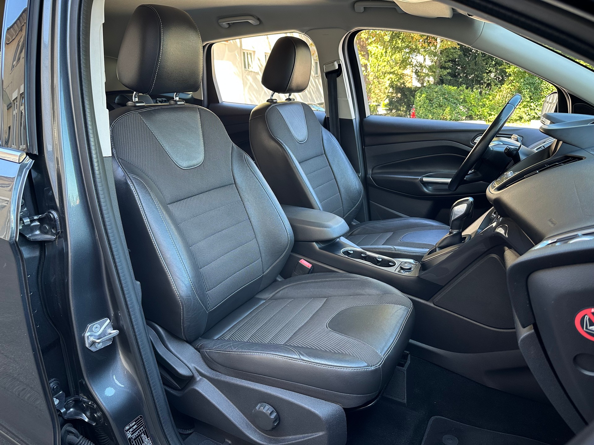 FORD Kuga 2.0 TDCi Titanium S 4WD PowerShift-image-13