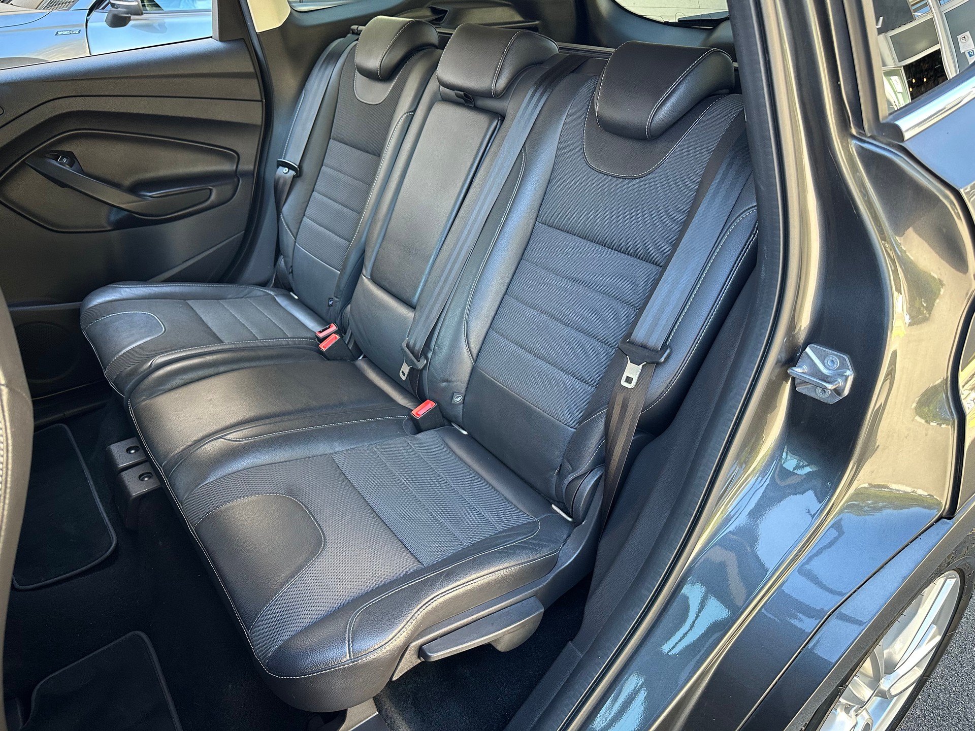 FORD Kuga 2.0 TDCi Titanium S 4WD PowerShift-image-14