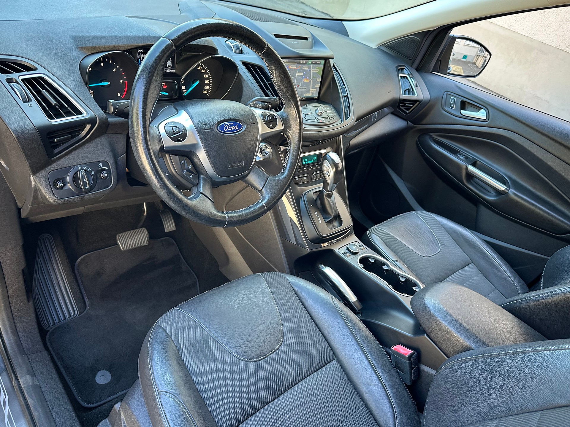 FORD Kuga 2.0 TDCi Titanium S 4WD PowerShift-image-9
