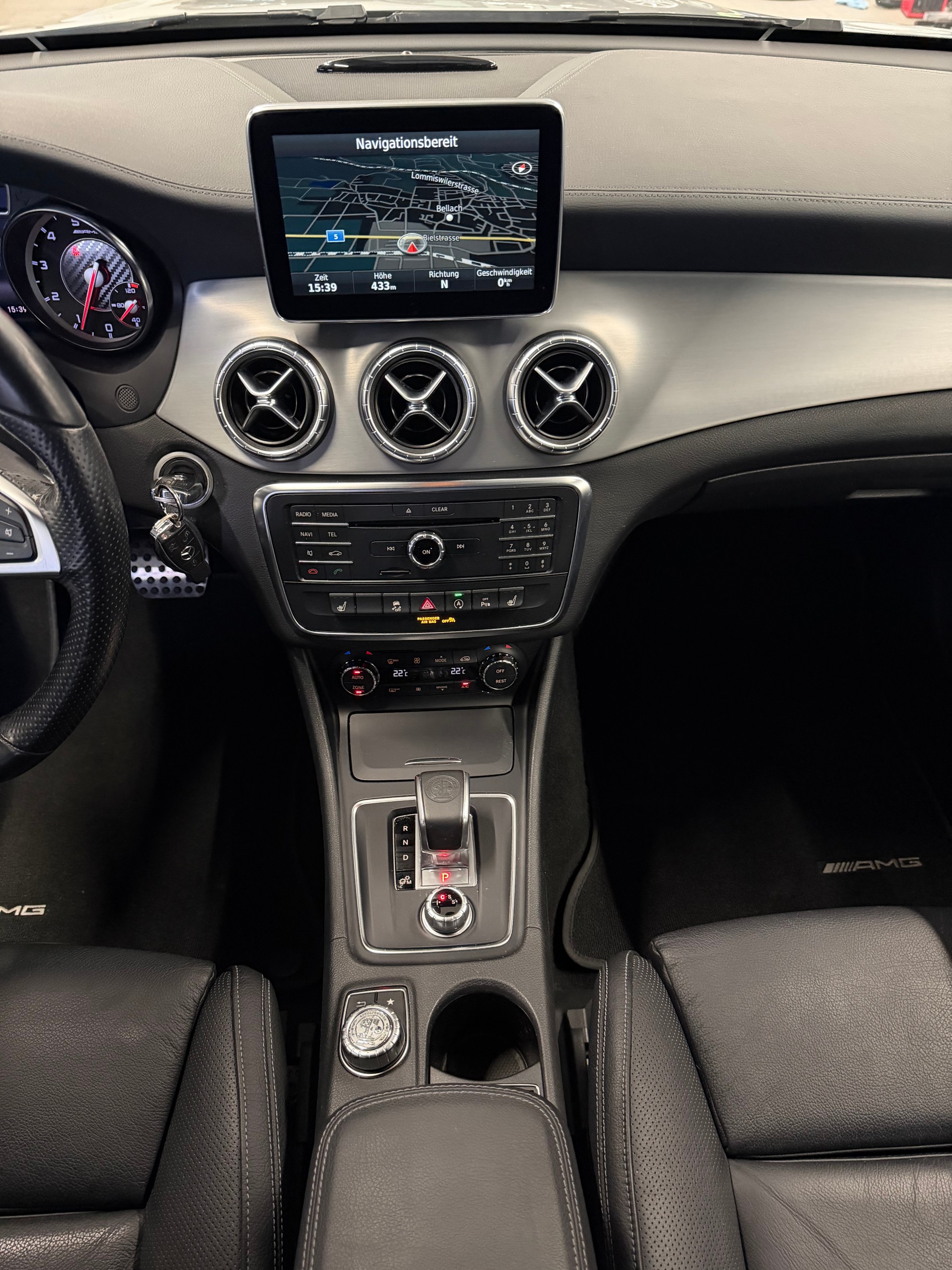 MERCEDES-BENZ CLA Shooting Brake 45 AMG 4Matic Speedshift-image-12