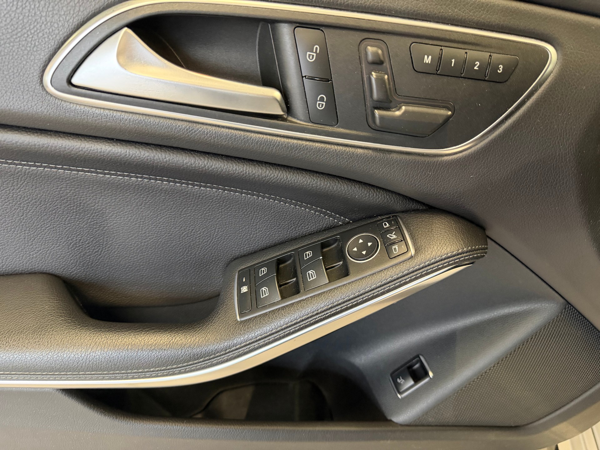 MERCEDES-BENZ CLA Shooting Brake 45 AMG 4Matic Speedshift-image-14