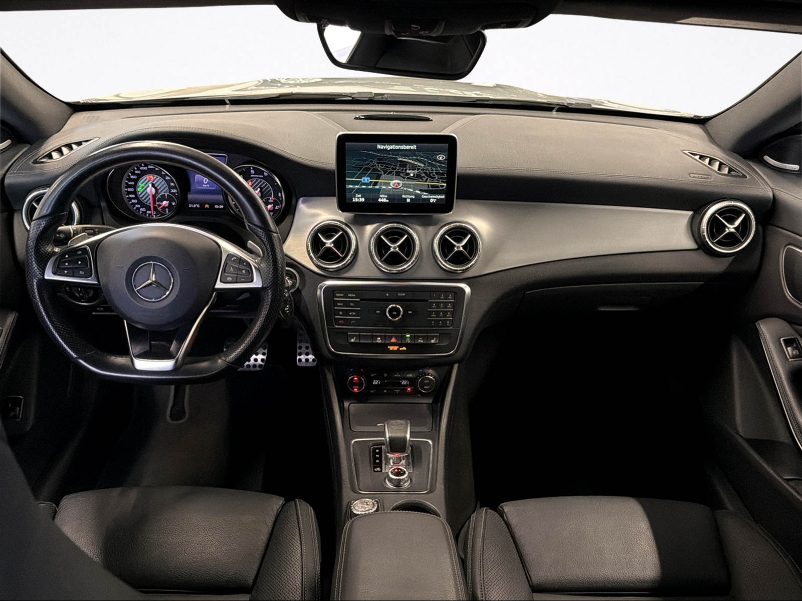 MERCEDES-BENZ CLA Shooting Brake 45 AMG 4Matic Speedshift-image-8