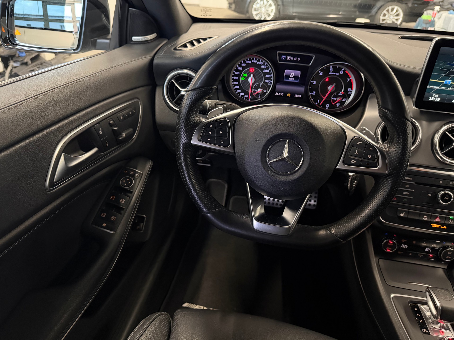 MERCEDES-BENZ CLA Shooting Brake 45 AMG 4Matic Speedshift-image-13