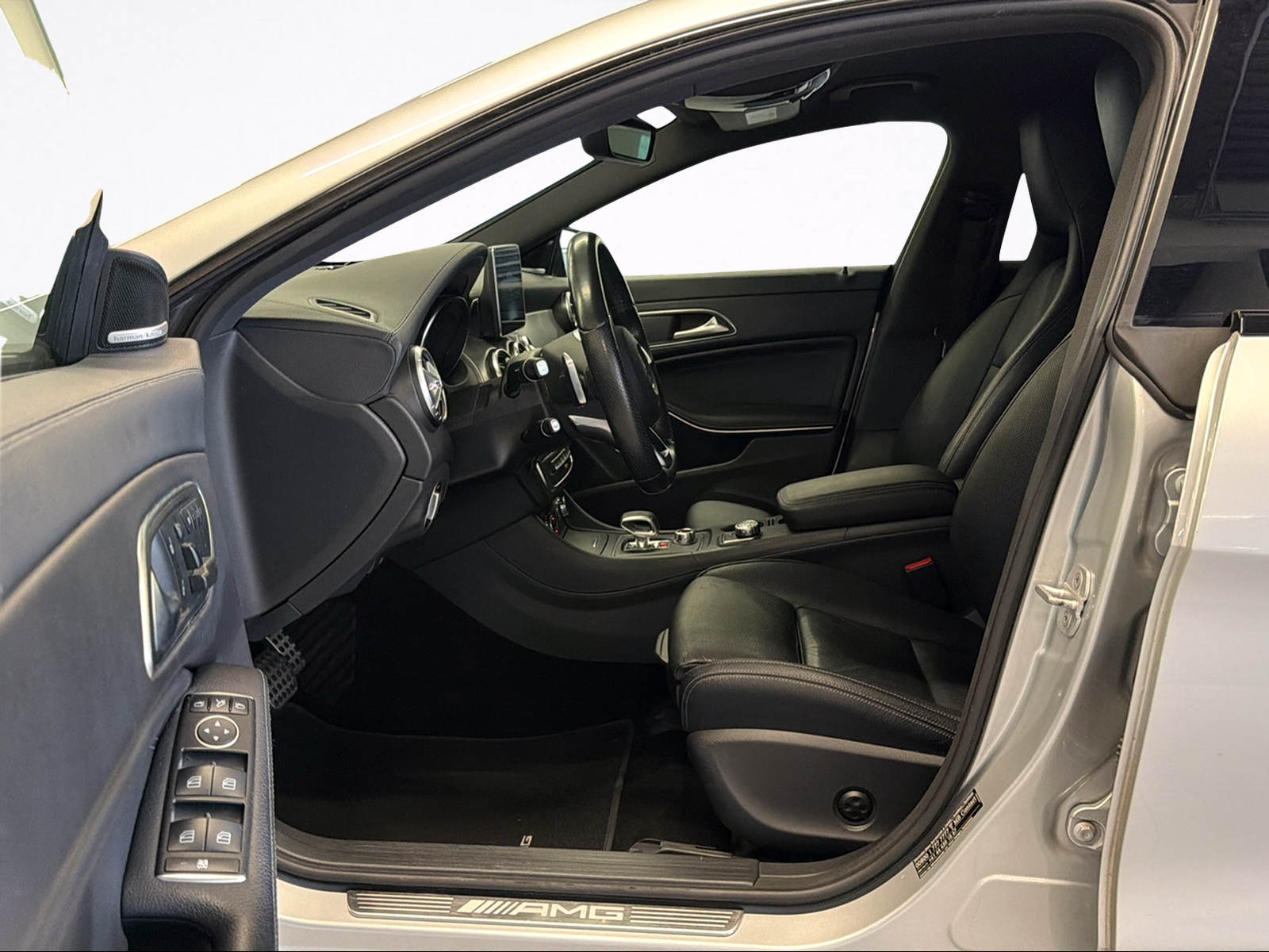 MERCEDES-BENZ CLA Shooting Brake 45 AMG 4Matic Speedshift-image-10