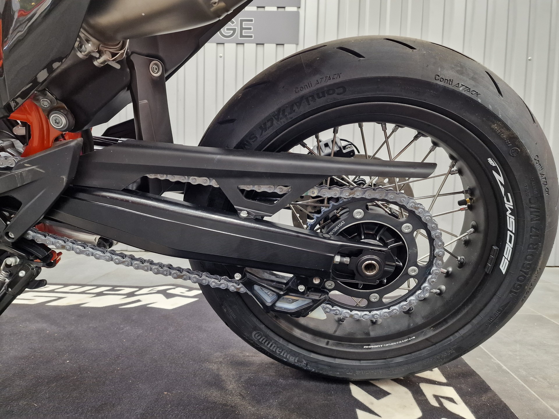 KTM 690 SMC R-image-7