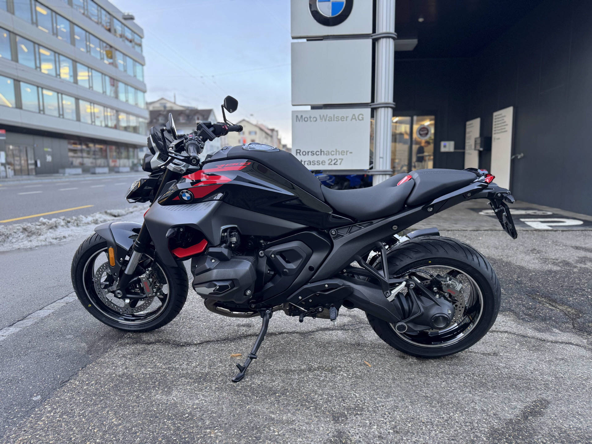 BMW R 1300 R-image-1