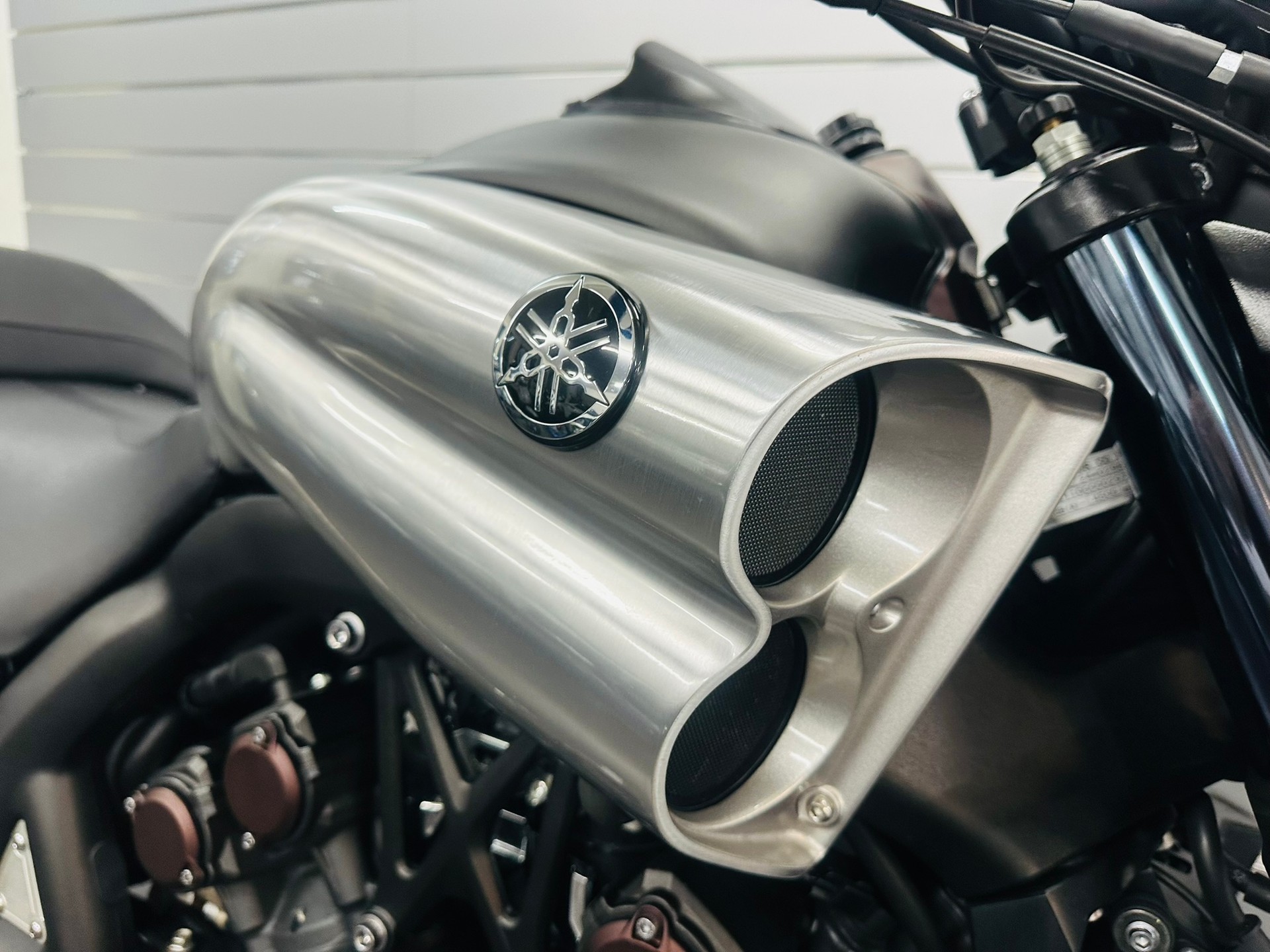 YAMAHA V-MAX 1700-image-3