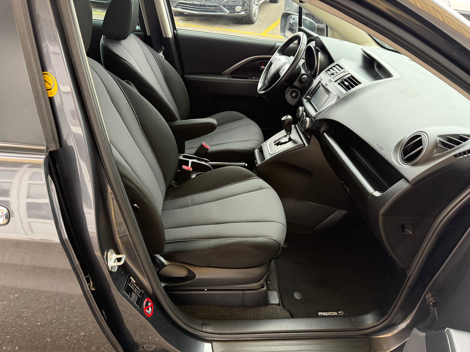 MAZDA 5 2.0 16V Voila ma Suisse Edition+ Activematic-image-11