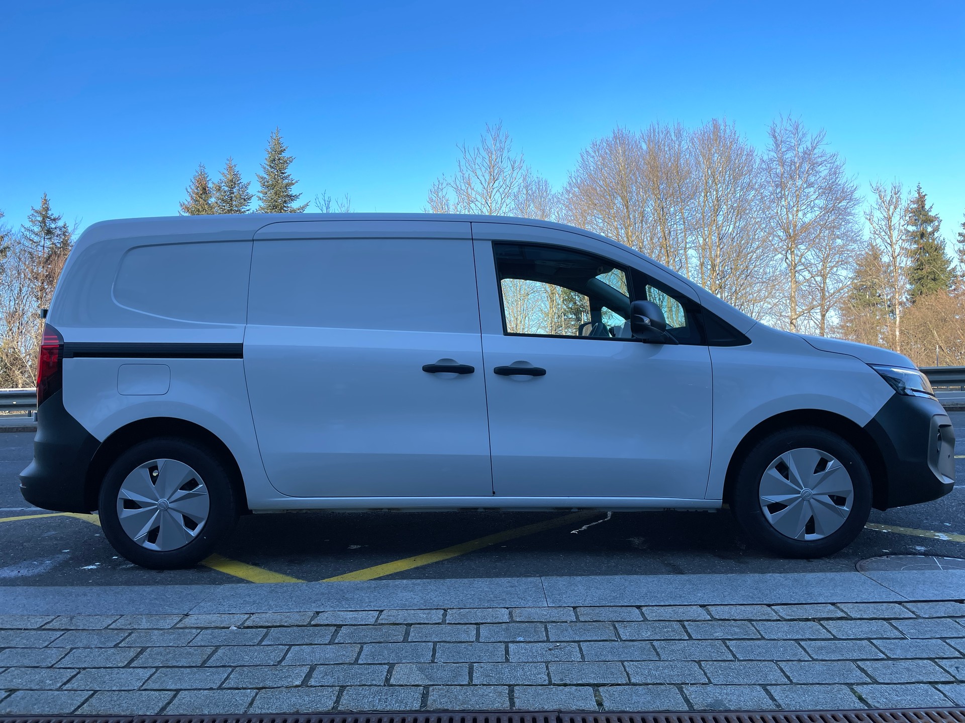 NISSAN Townstar EV45 kWh 22kW L2 Acenta mit AHK-showroom-element-3