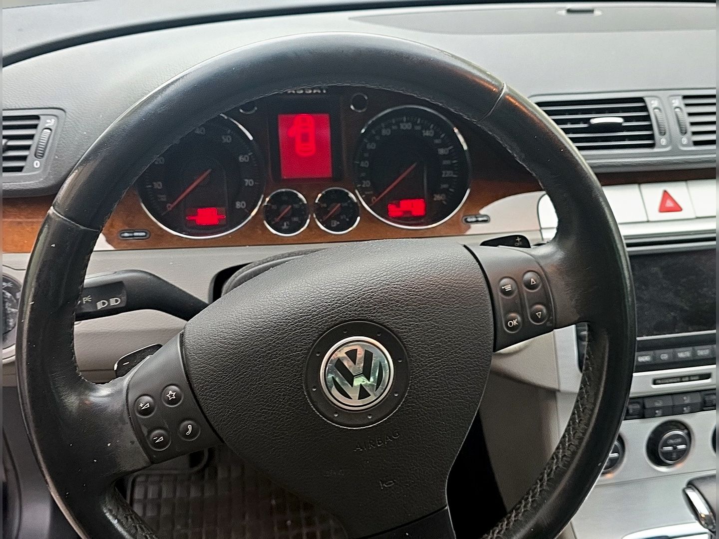 VW Passat 3.2 V6 FSI Sportline 4Motion-image-8