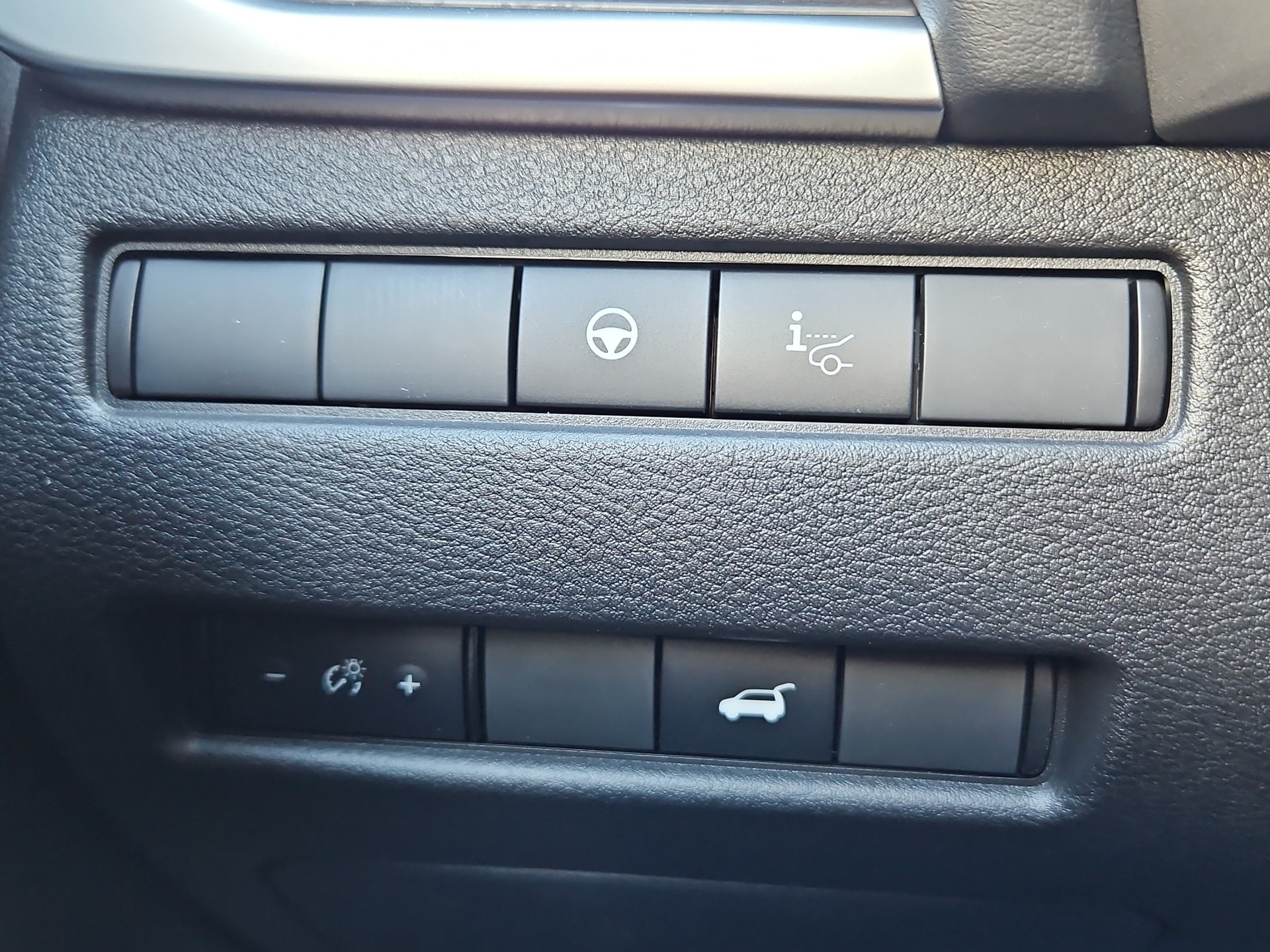 NISSAN X-Trail 1.5 e-Power Hybrid 4WD Tekna-image-18