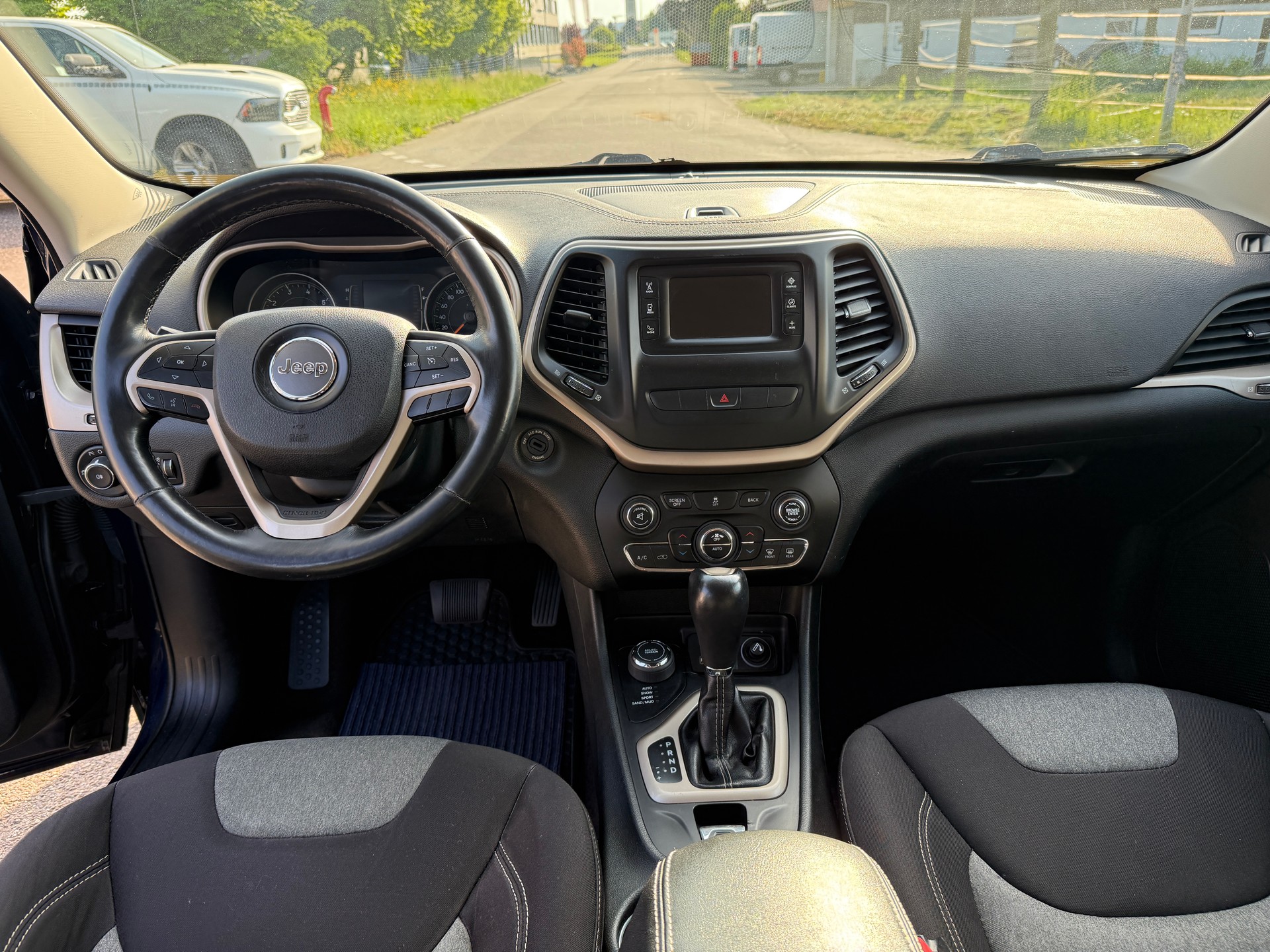 JEEP CHEROKEE 2.4i Sport AWD 9ATX-image-9