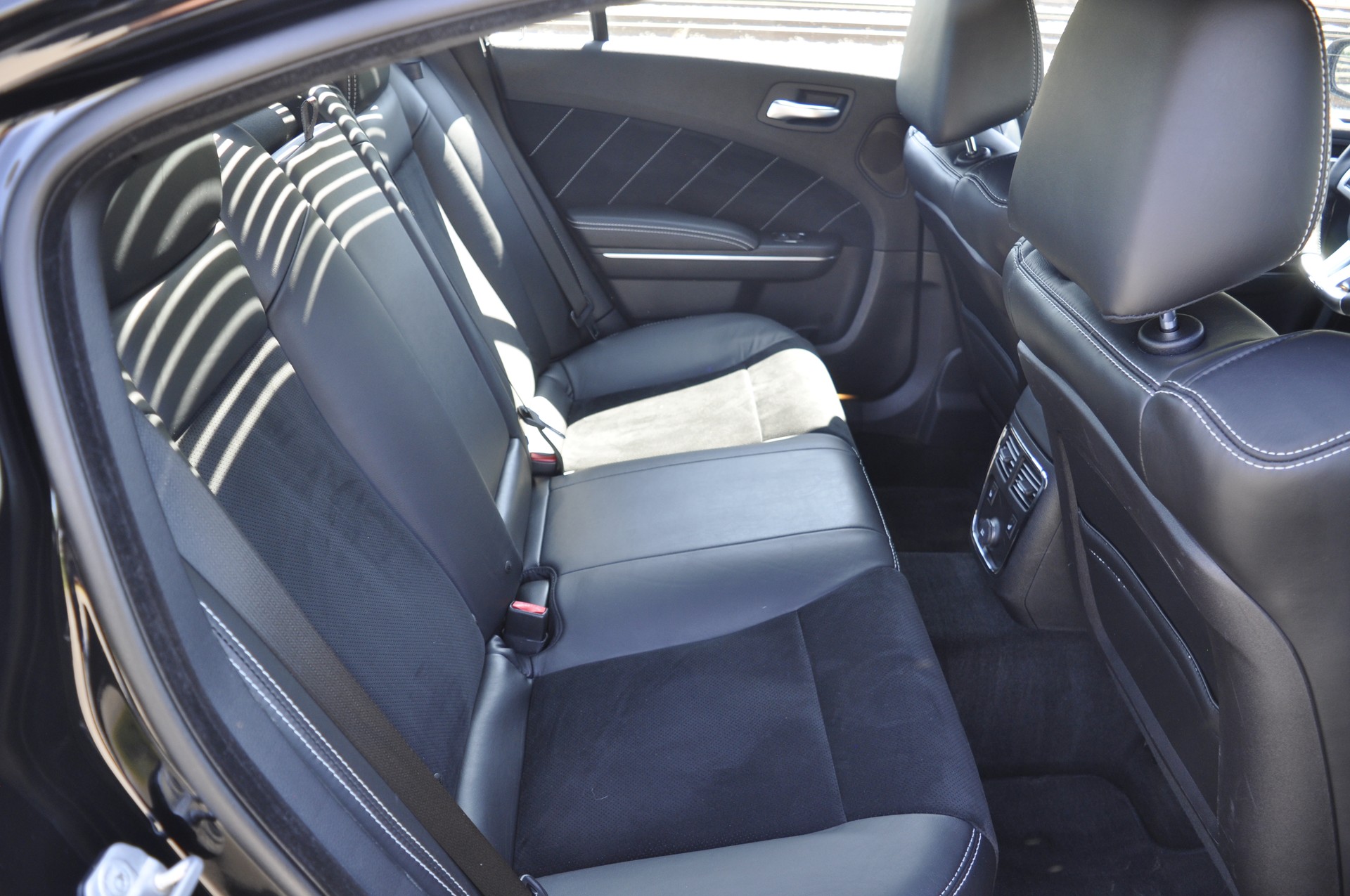 DODGE SRT8 477PS-image-8