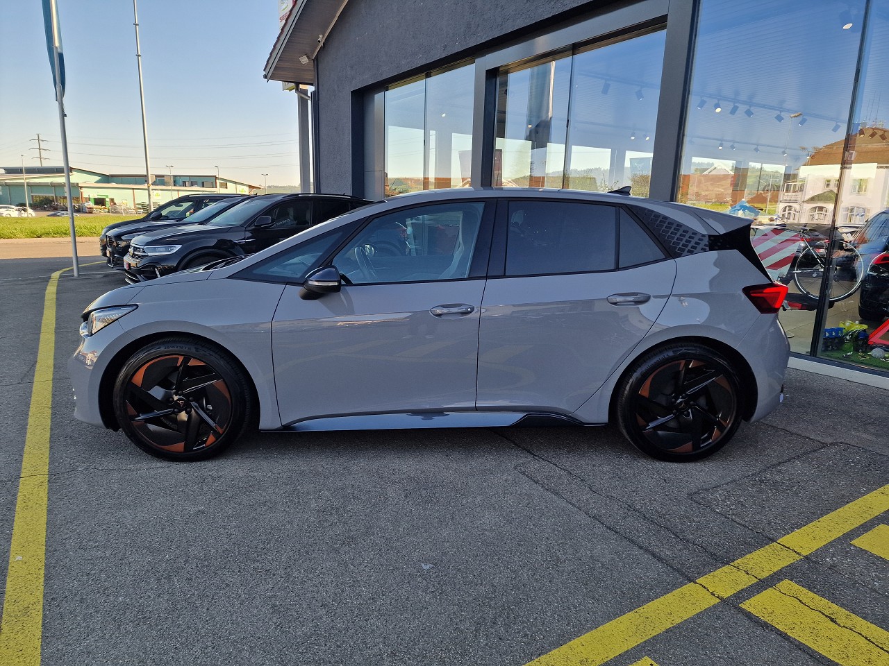 CUPRA Born 58 kWh-showroom-element-2