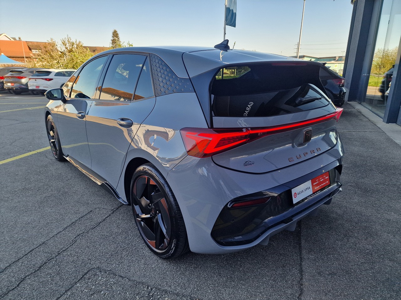 CUPRA Born 58 kWh-showroom-element-3