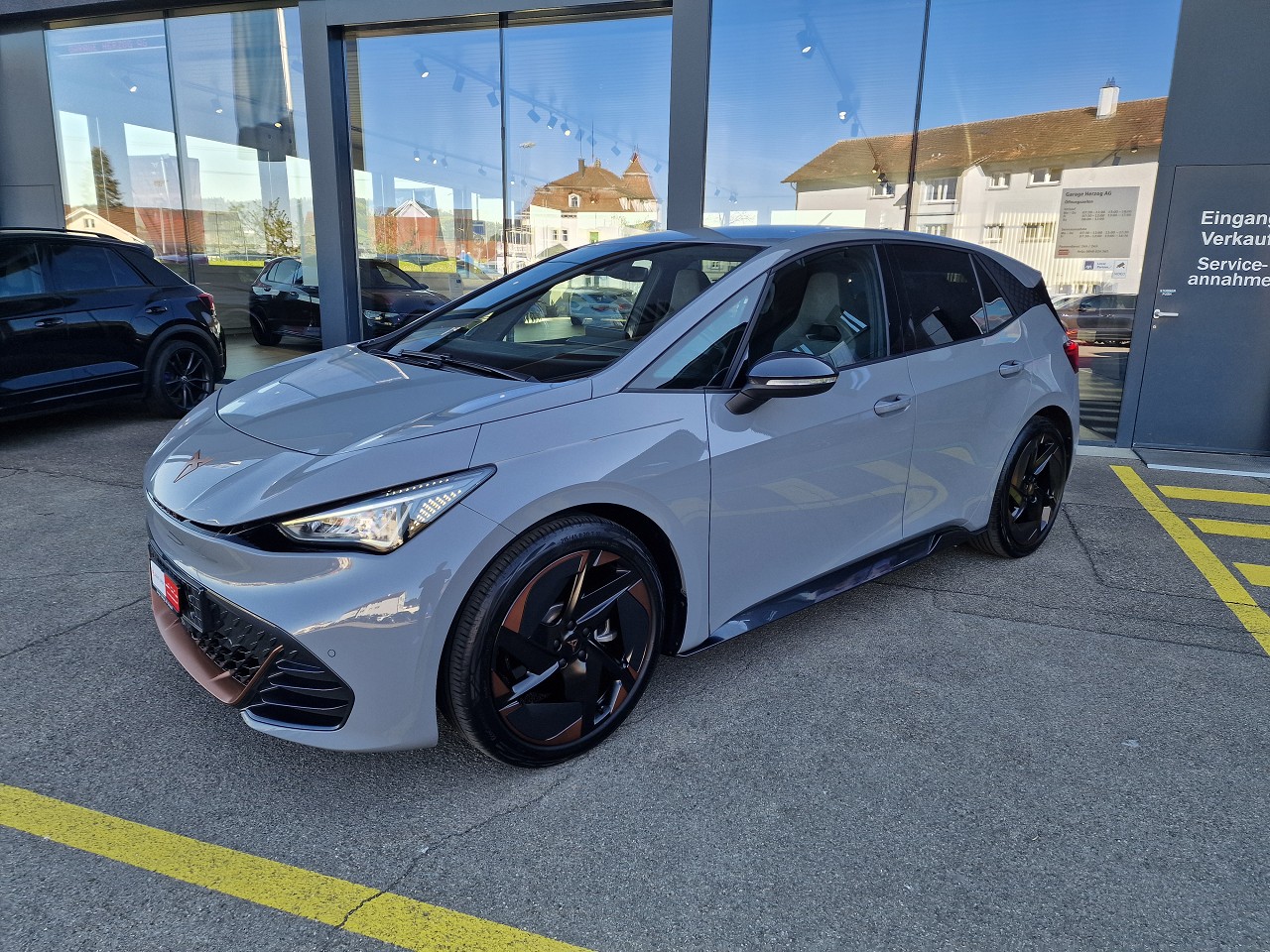CUPRA Born 58 kWh-showroom-element-1