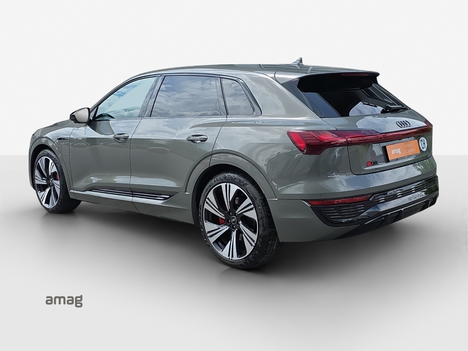 AUDI Q8 55 e-tron Black Edition quattro-showroom-element-2