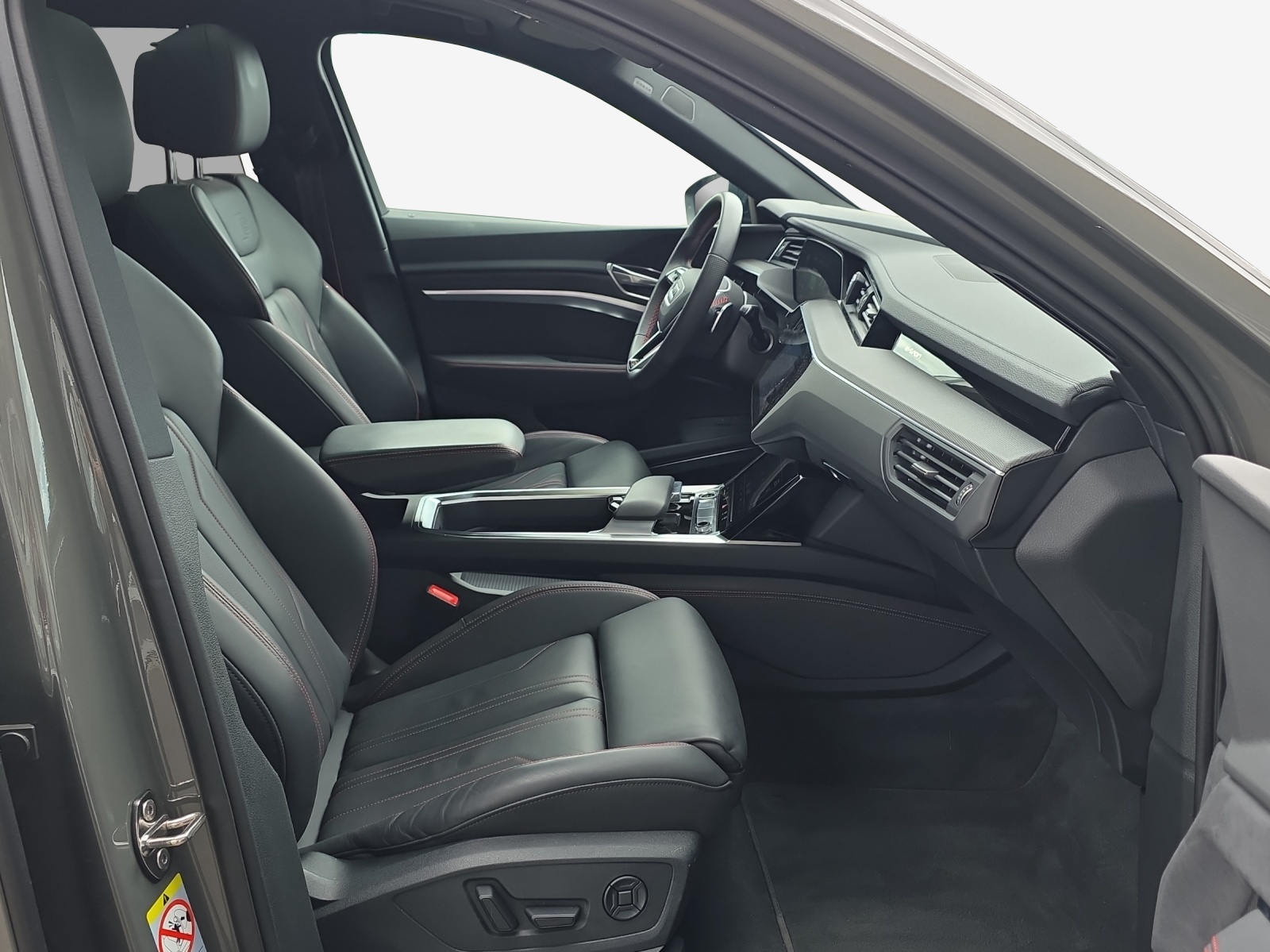 AUDI Q8 55 e-tron Black Edition quattro-image-16