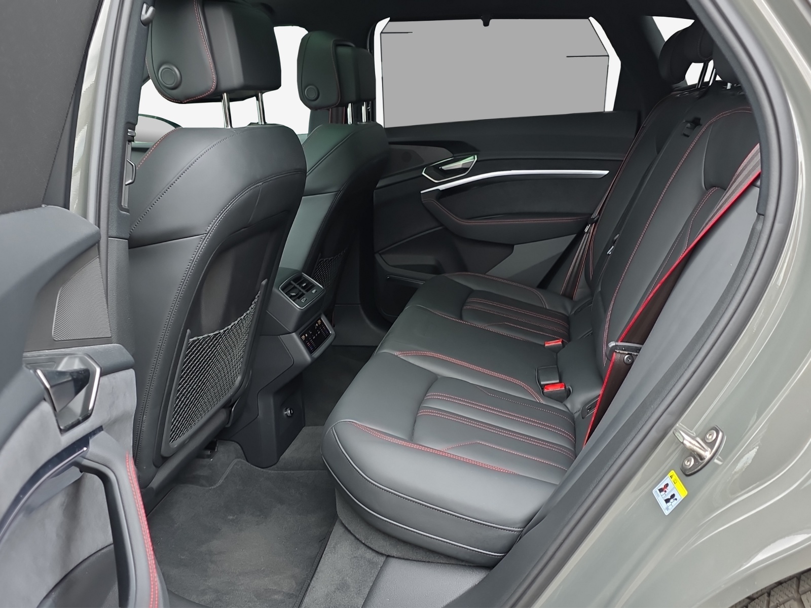 AUDI Q8 55 e-tron Black Edition quattro-image-12