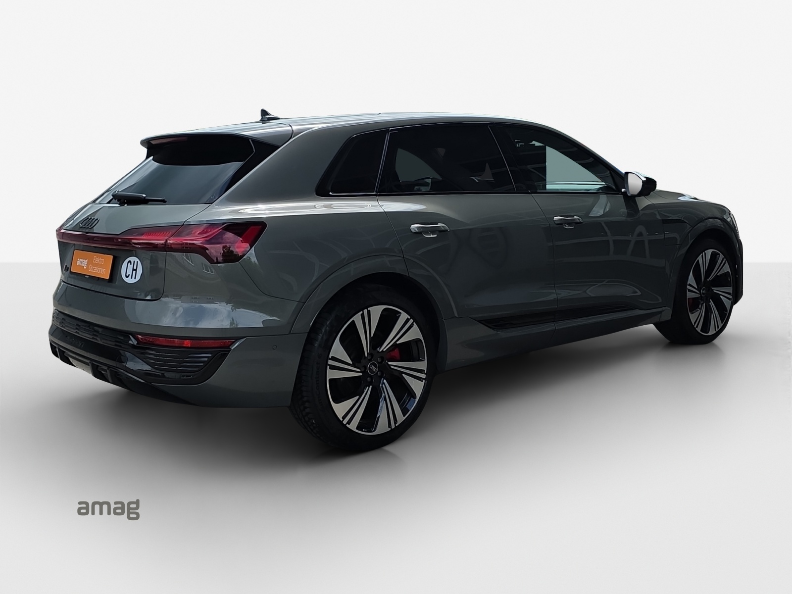 AUDI Q8 55 e-tron Black Edition quattro-image-4