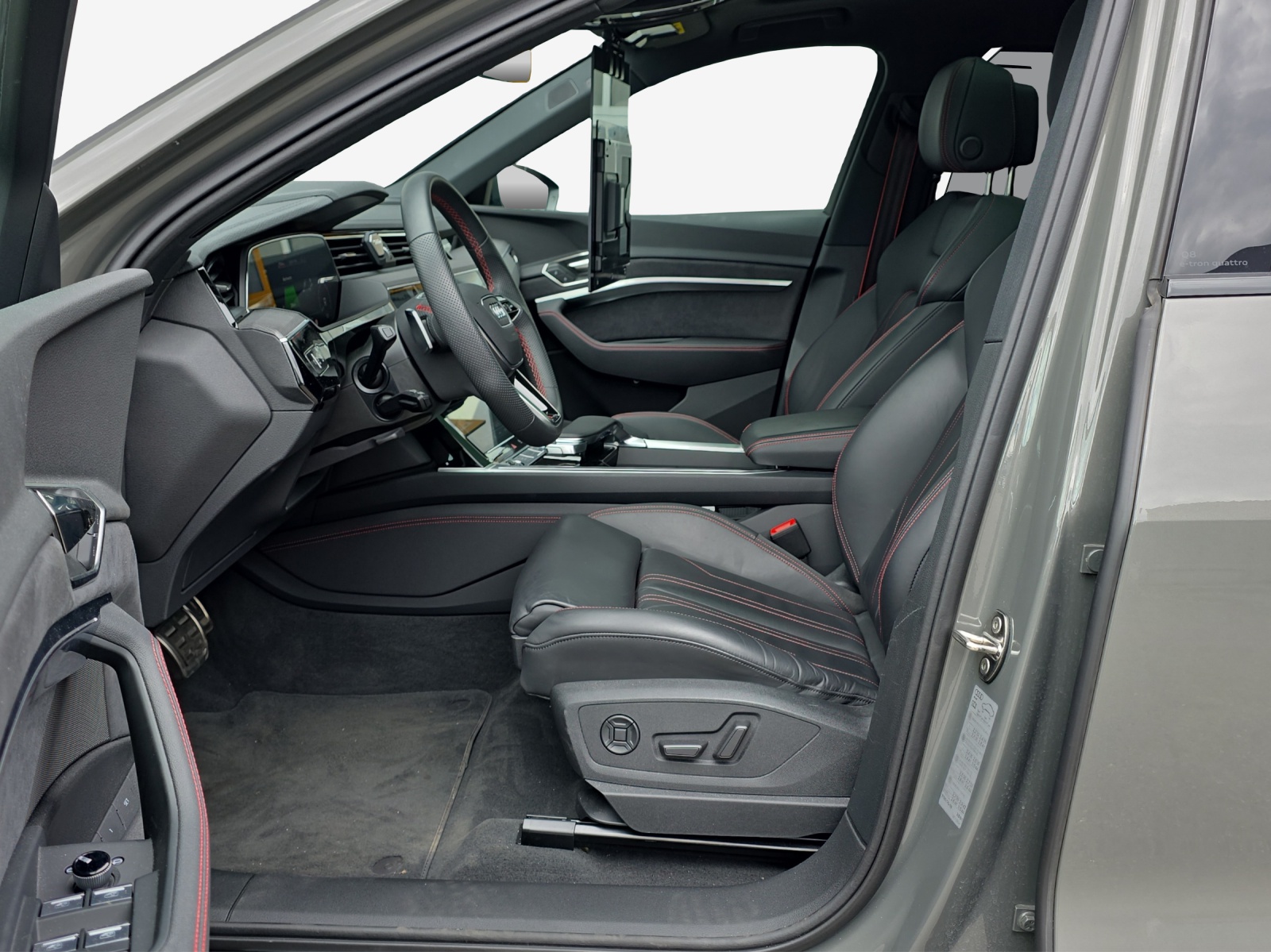 AUDI Q8 55 e-tron Black Edition quattro-image-8