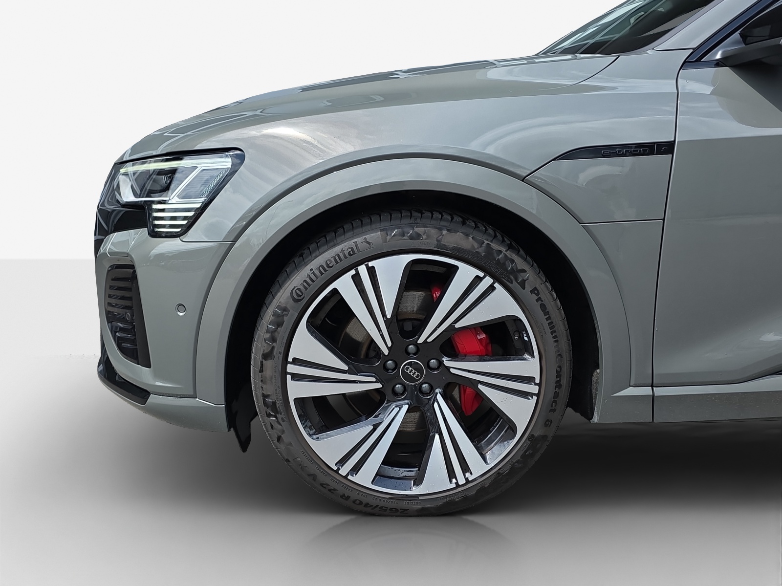 AUDI Q8 55 e-tron Black Edition quattro-image-17