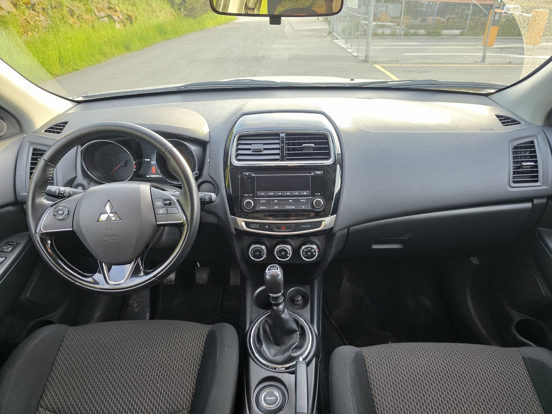 MITSUBISHI ASX 1.6 DID Value 4WD-image-9