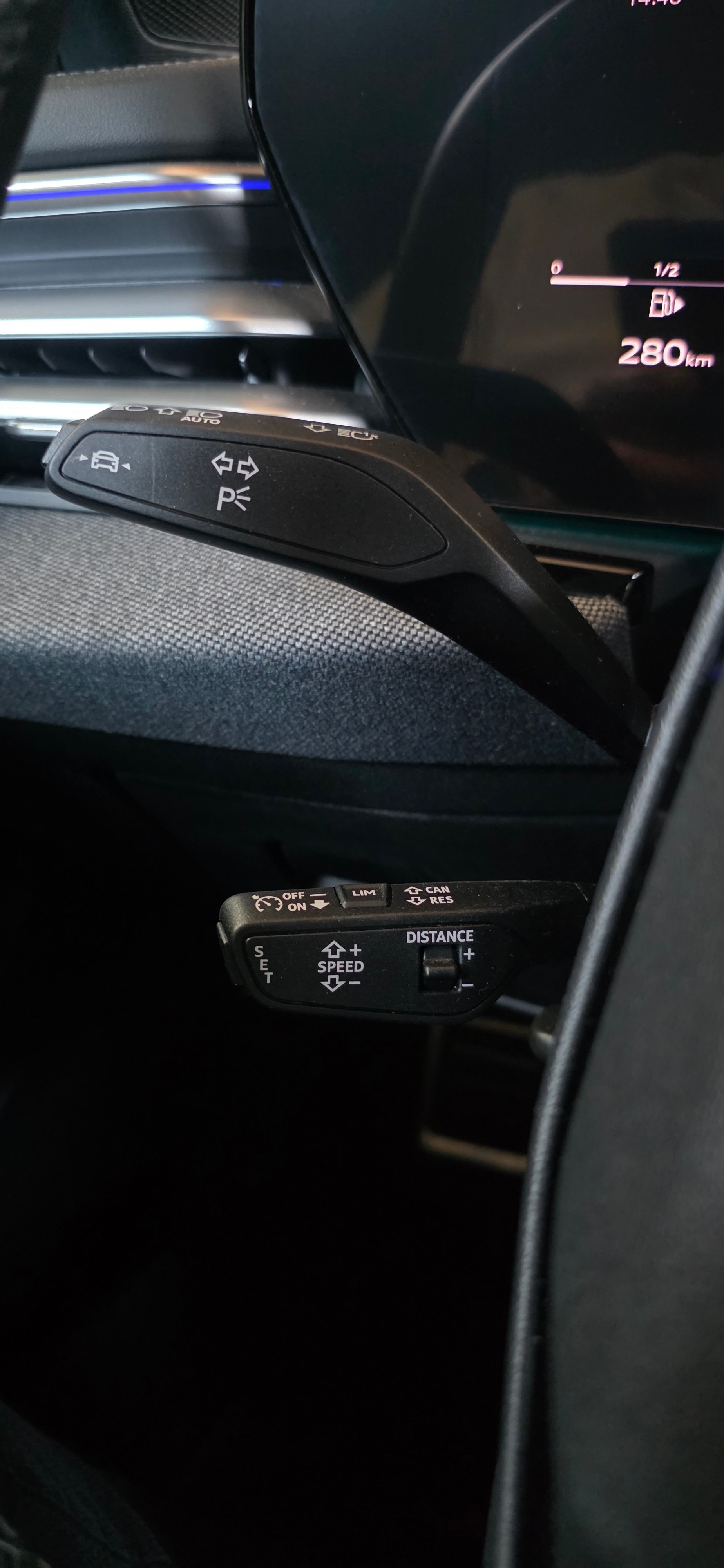 AUDI A5 Limousine TFSI S tronic S Line *Spurhalteassistent/Abstandsregler*Ambientelicht*CarPlay/AndroidAuto*Rückfahrkamera*-image-16