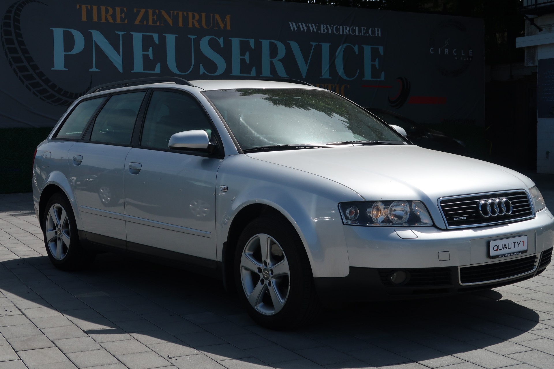 AUDI A4 1.8 Turbo Quattro-image-2