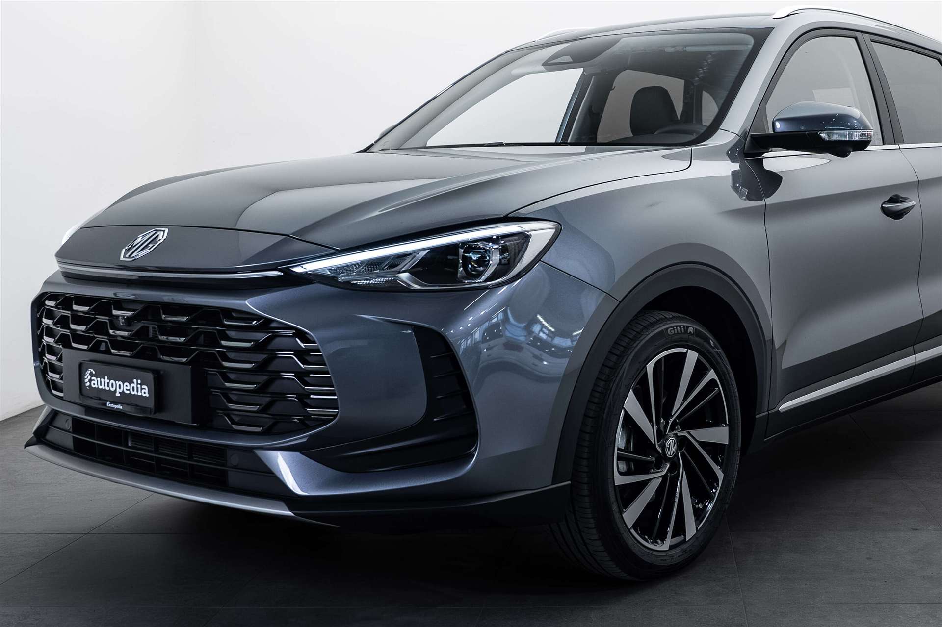 MG ZS 1.5 HEV Luxury Automat NEW-showroom-element-1