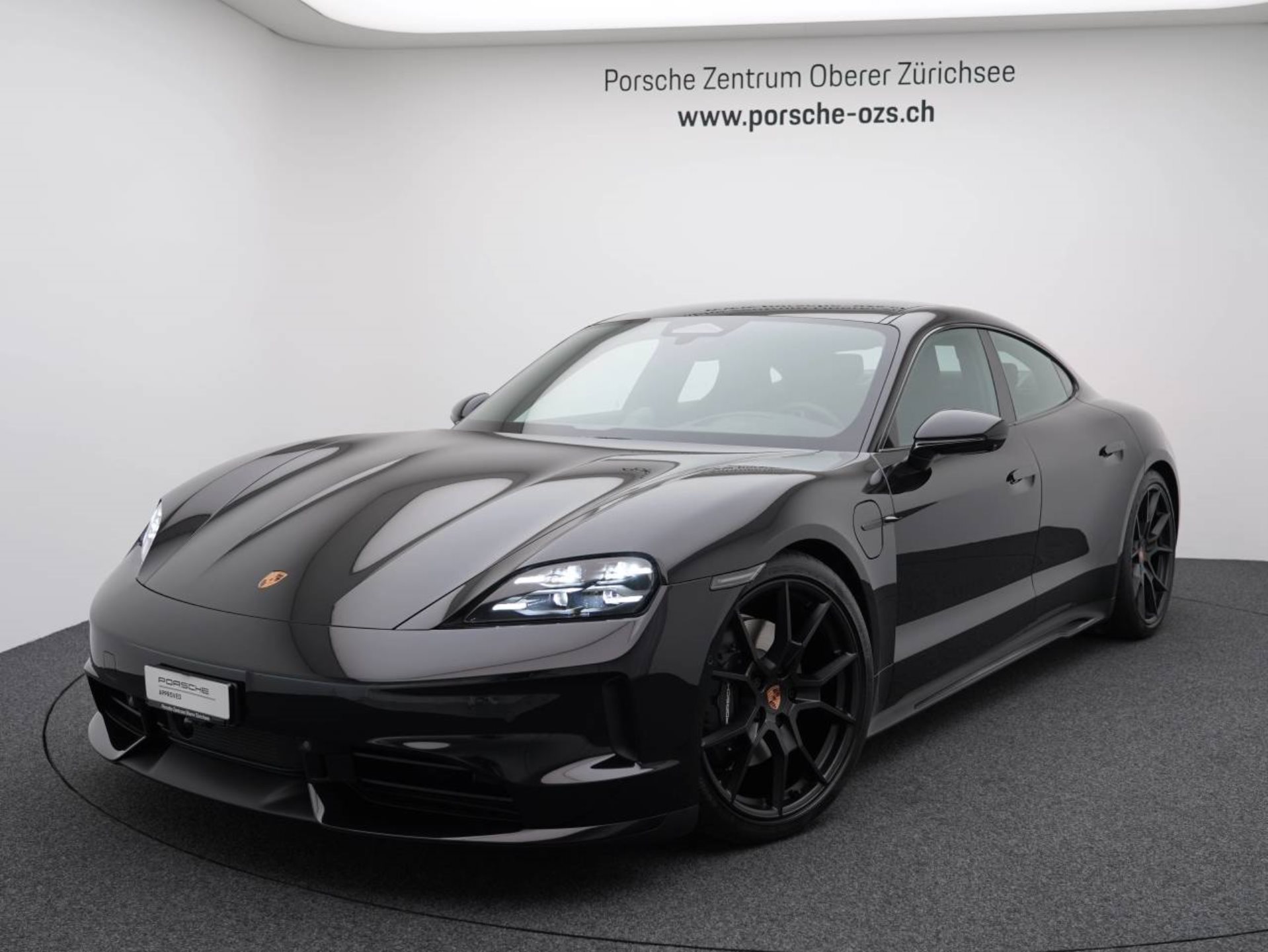 PORSCHE Taycan 4 Black Edition