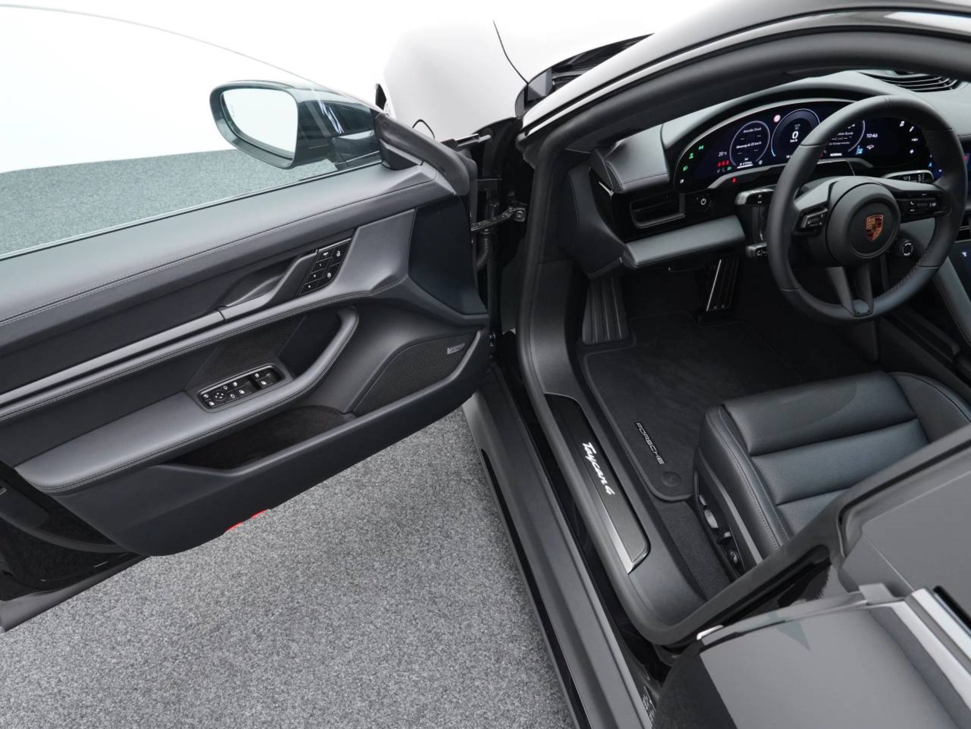 PORSCHE Taycan 4 Black Edition-showroom-element-3