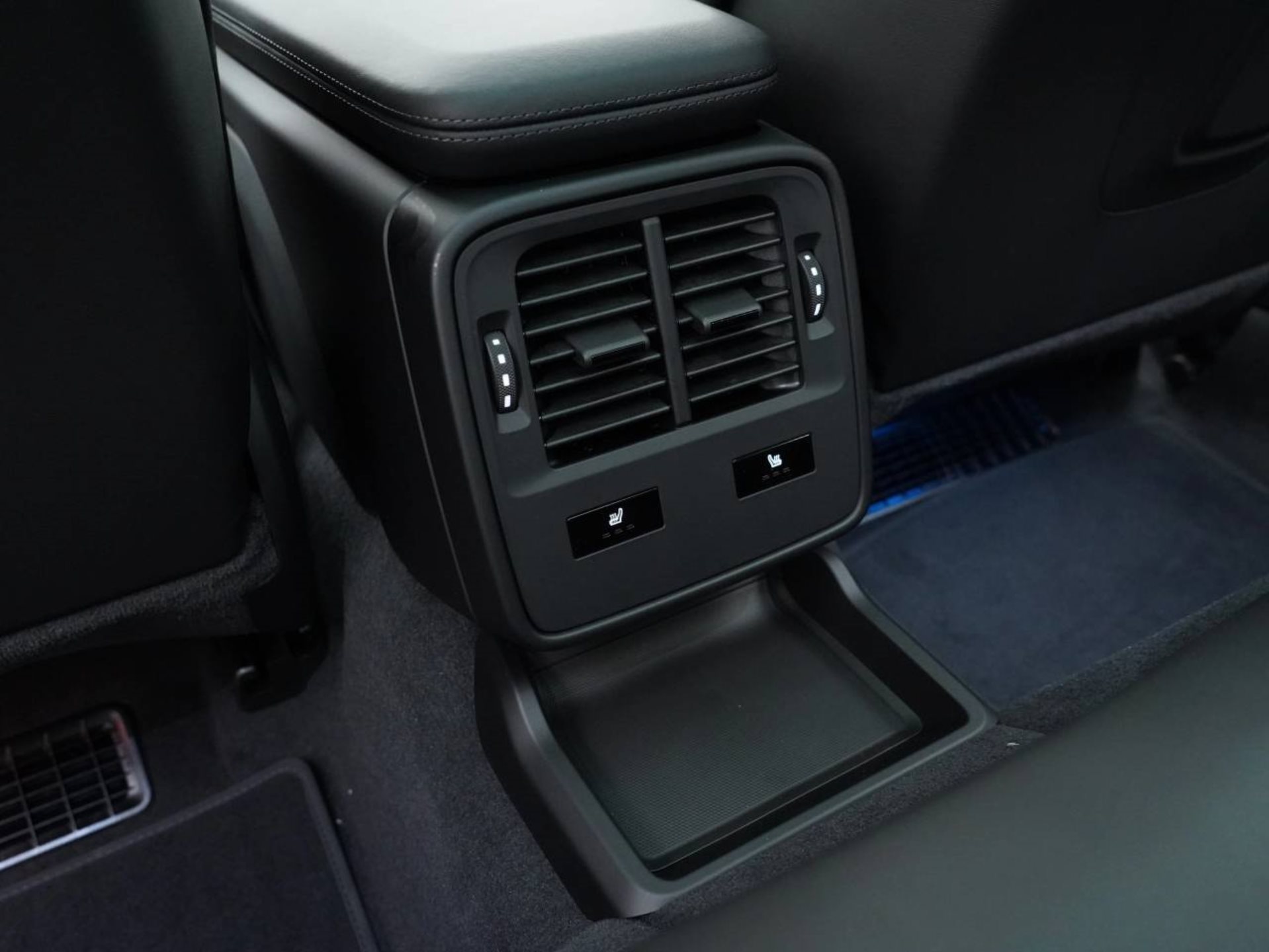 PORSCHE Taycan 4 Black Edition-image-29