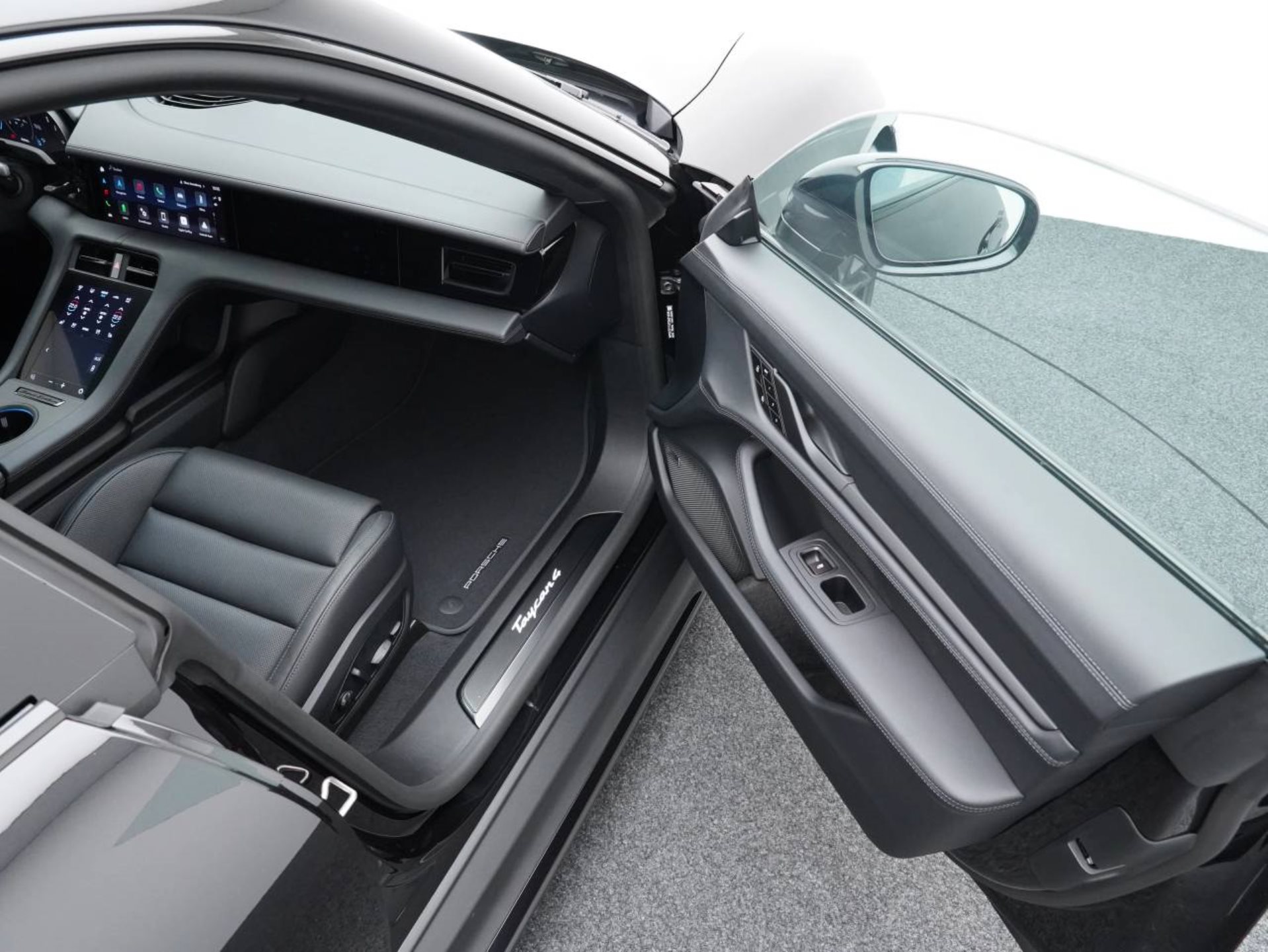 PORSCHE Taycan 4 Black Edition-image-23
