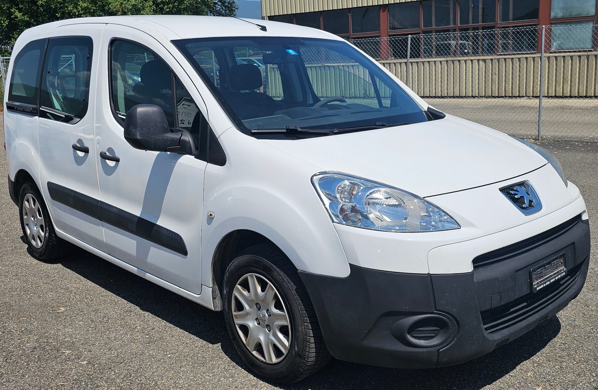 PEUGEOT Partner 1.6 Urban-image-1