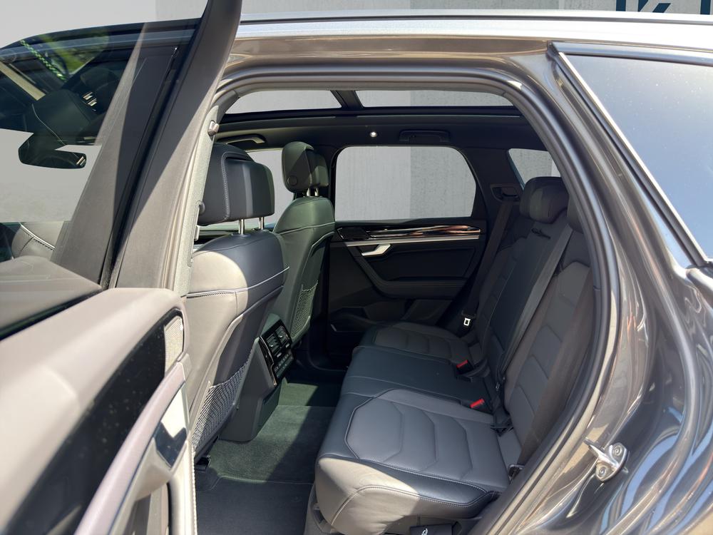 VW Touareg 3.0 TDI R Line Tiptronic-image-6