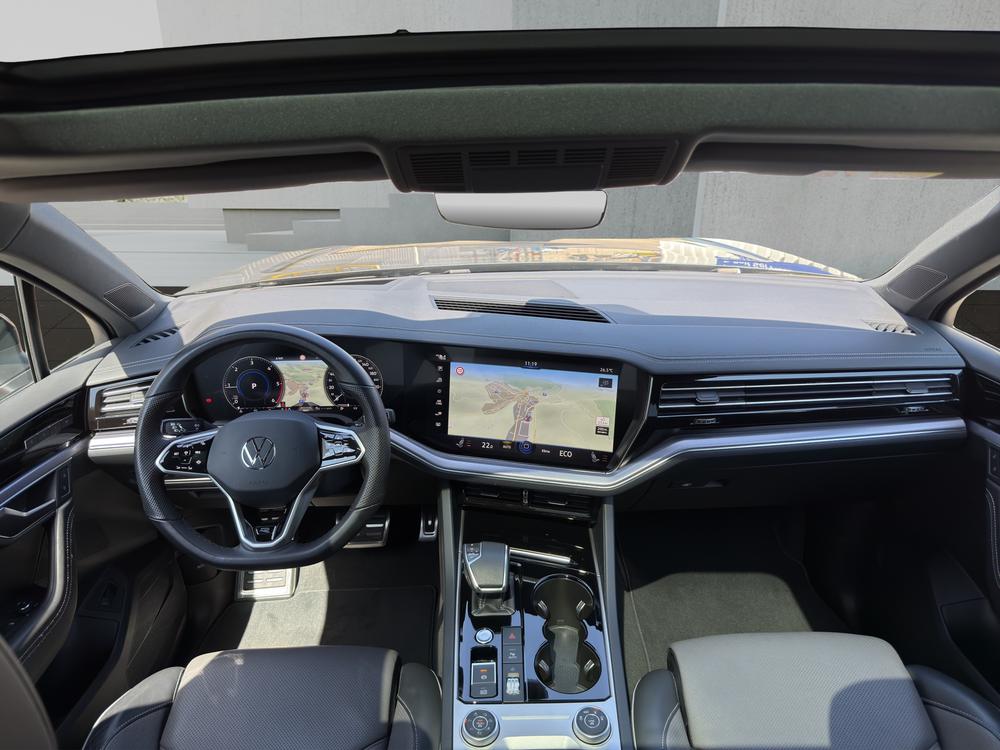 VW Touareg 3.0 TDI R Line Tiptronic-image-8