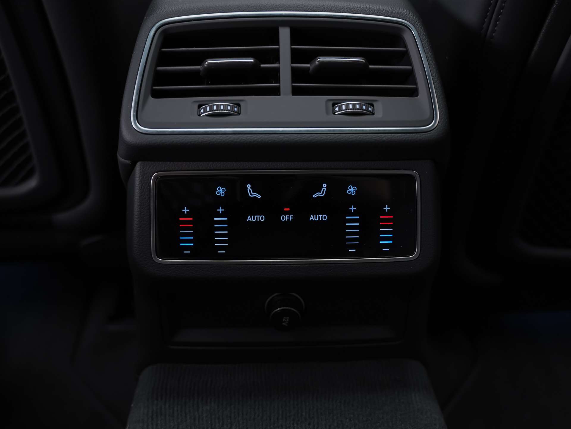 AUDI RS6 Avant 4.0 TFSI V8 quattro *Panorama*Sitzlüftung*Head-Up*Standheizung*-image-16