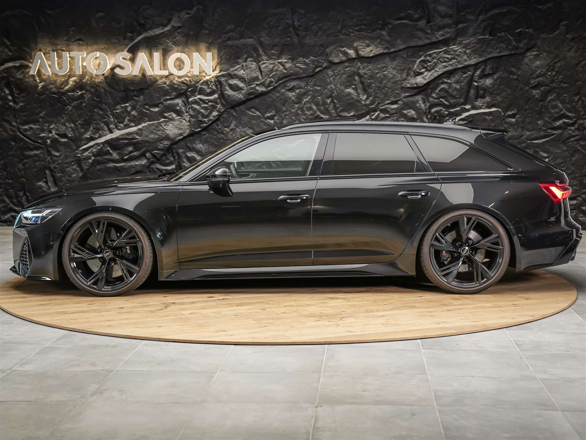 AUDI RS6 Avant 4.0 TFSI V8 quattro *Panorama*Sitzlüftung*Head-Up*Standheizung*-showroom-element-2