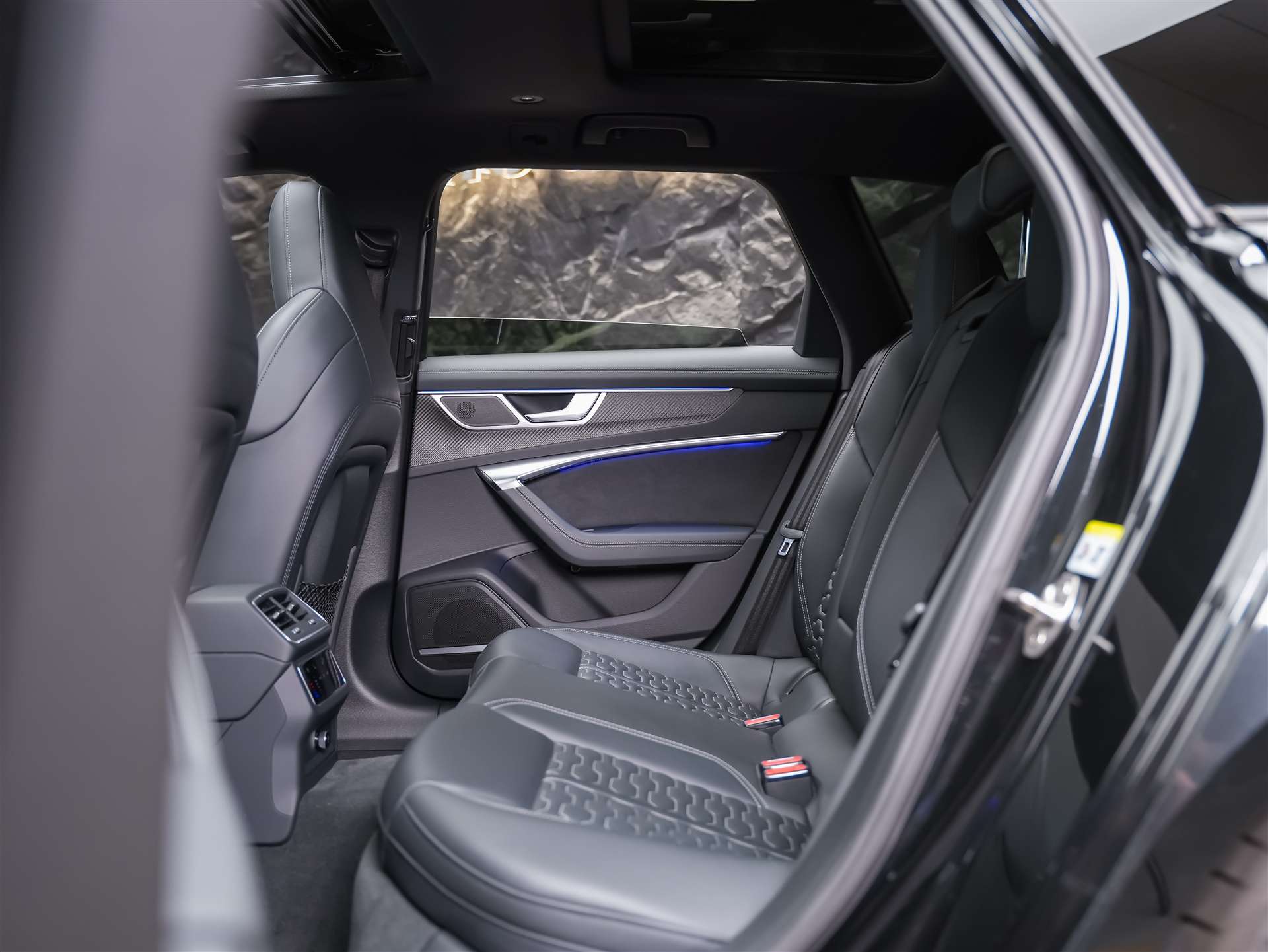 AUDI RS6 Avant 4.0 TFSI V8 quattro *Panorama*Sitzlüftung*Head-Up*Standheizung*-image-14