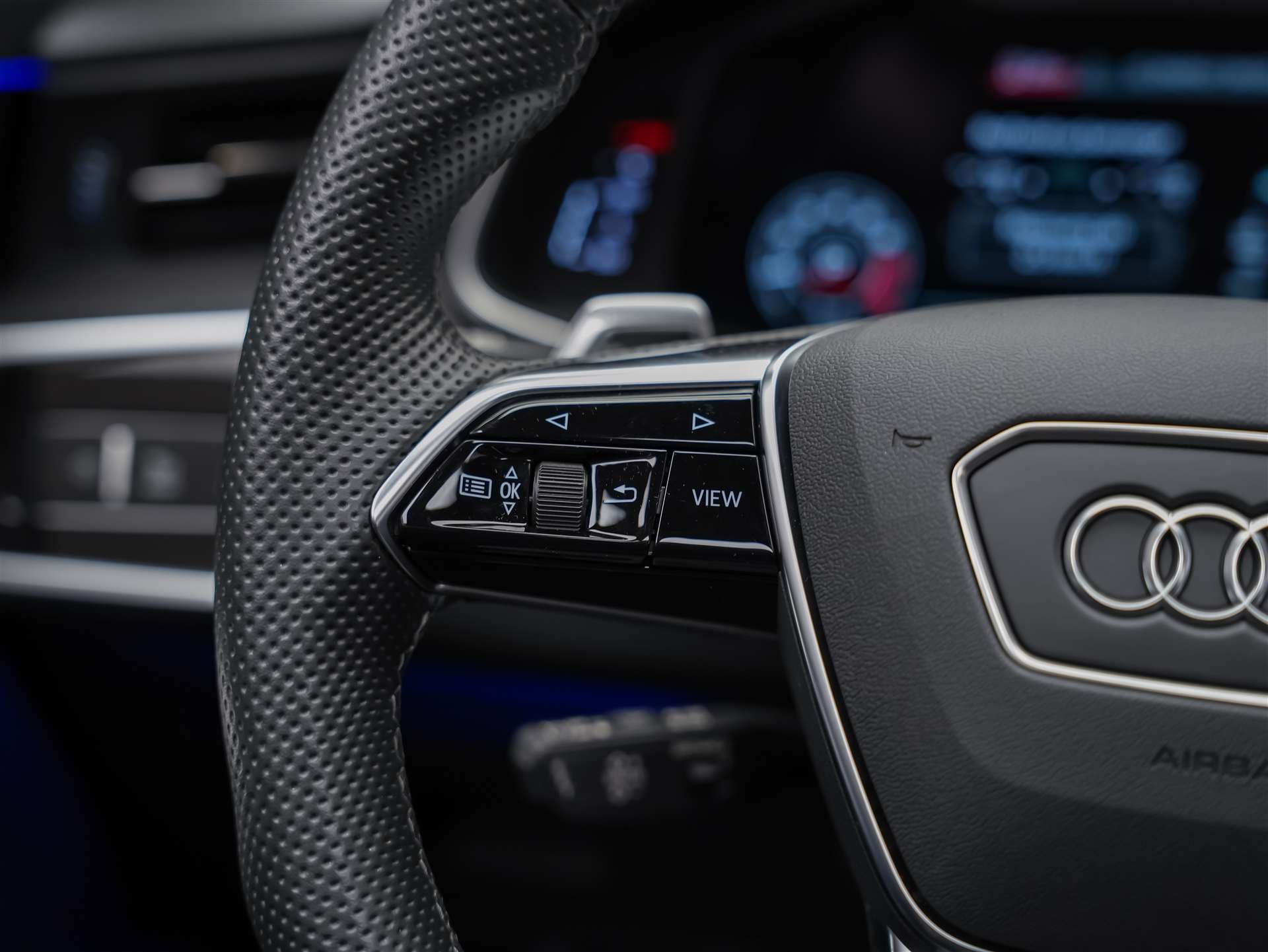AUDI RS6 Avant 4.0 TFSI V8 quattro *Panorama*Sitzlüftung*Head-Up*Standheizung*-image-32