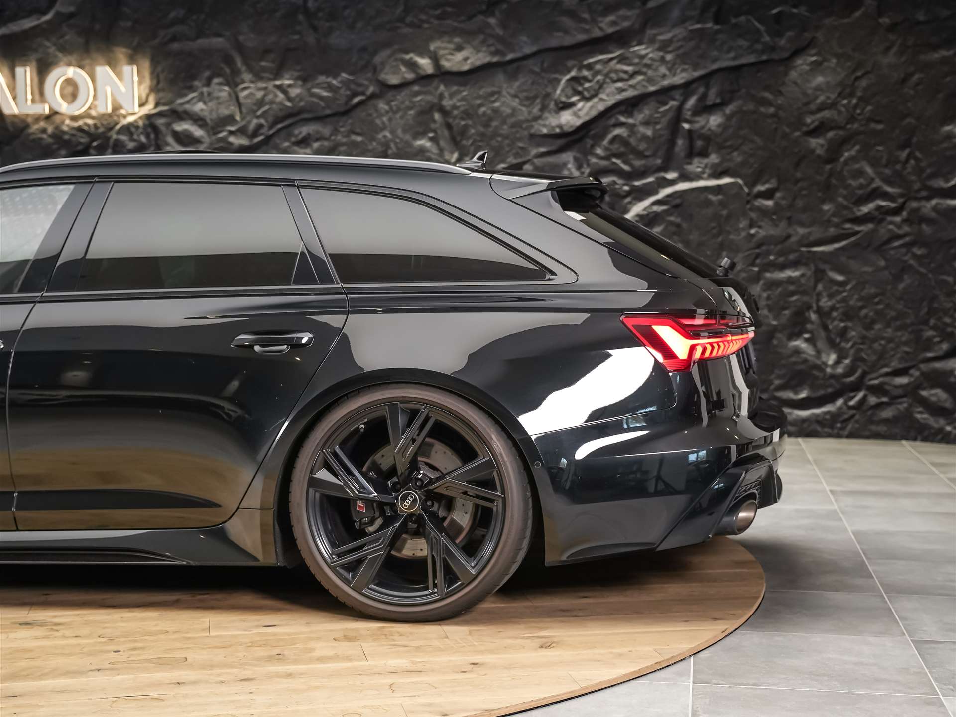 AUDI RS6 Avant 4.0 TFSI V8 quattro *Panorama*Sitzlüftung*Head-Up*Standheizung*-image-20
