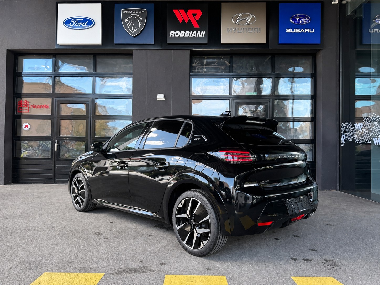 PEUGEOT 208 1.2 MHEV 145 GT-showroom-element-3