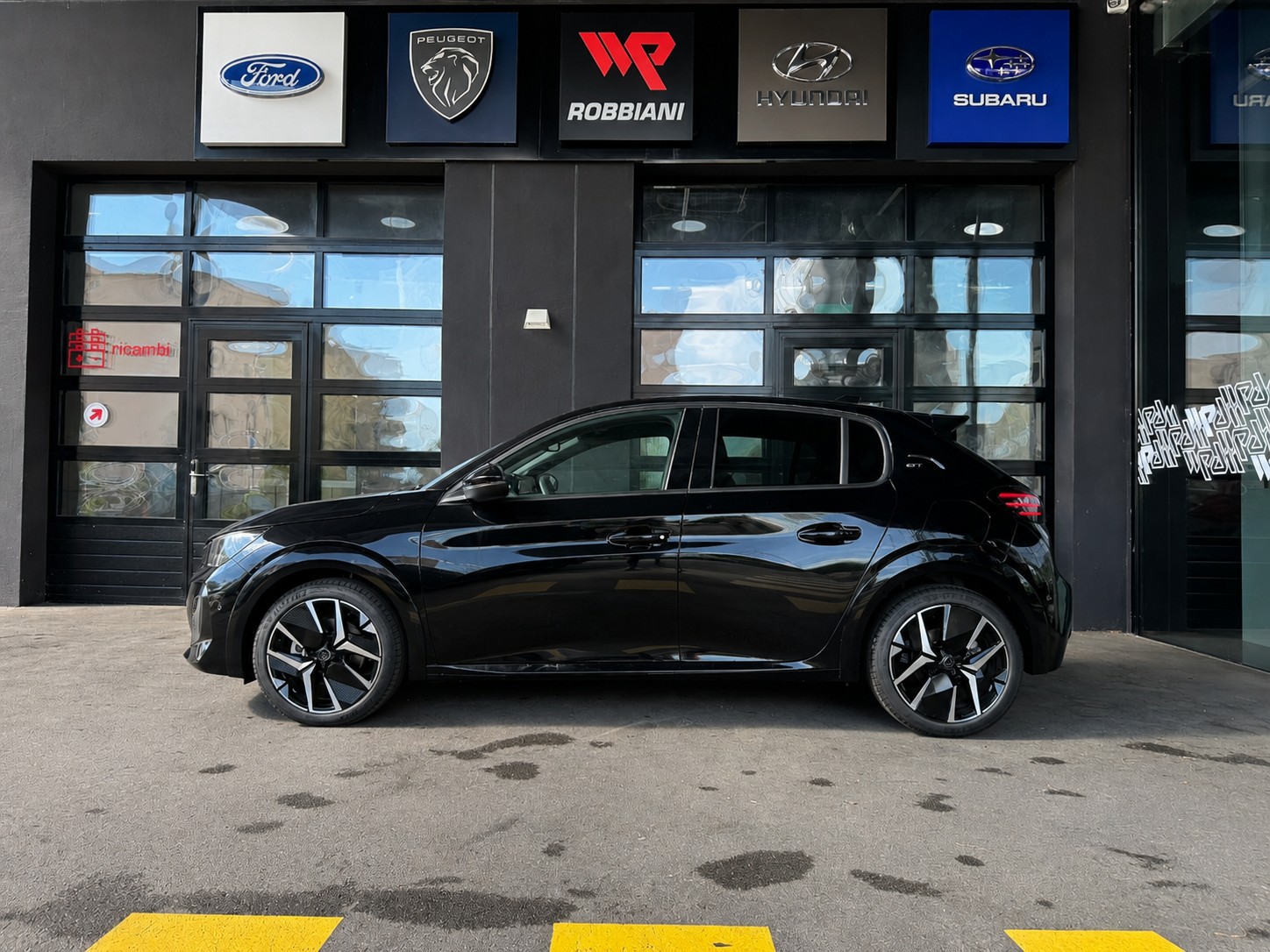 PEUGEOT 208 1.2 MHEV 145 GT-showroom-element-1