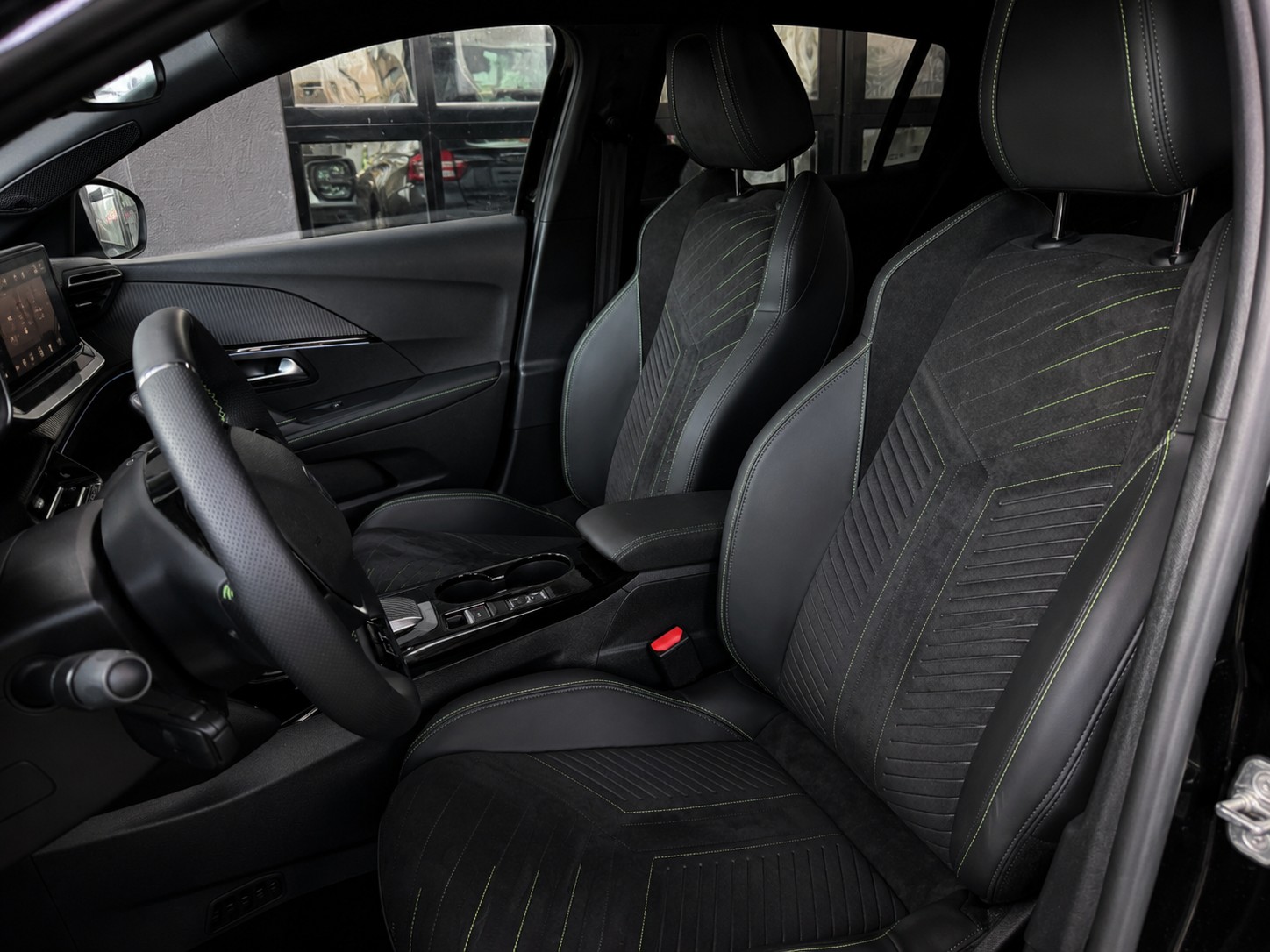 PEUGEOT 208 1.2 MHEV 145 GT-image-7