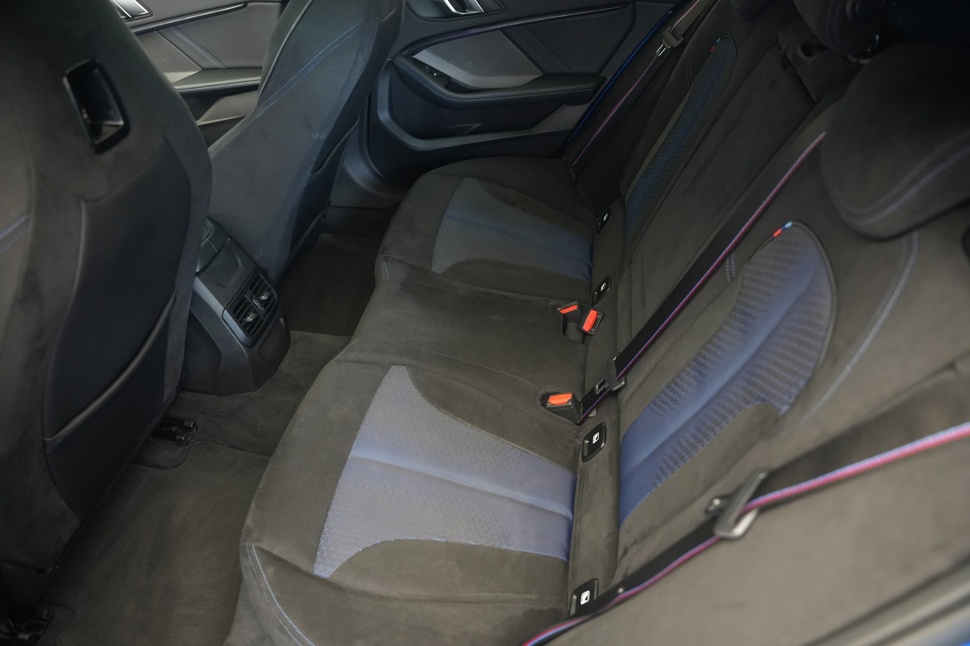 BMW M135i xDrive Steptronic-image-12