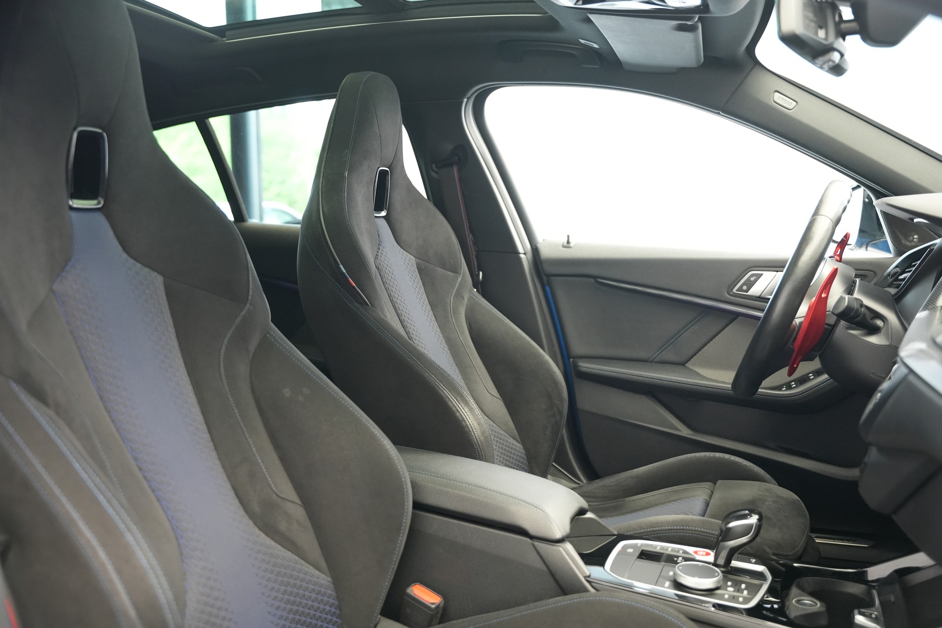 BMW M135i xDrive Steptronic-image-14