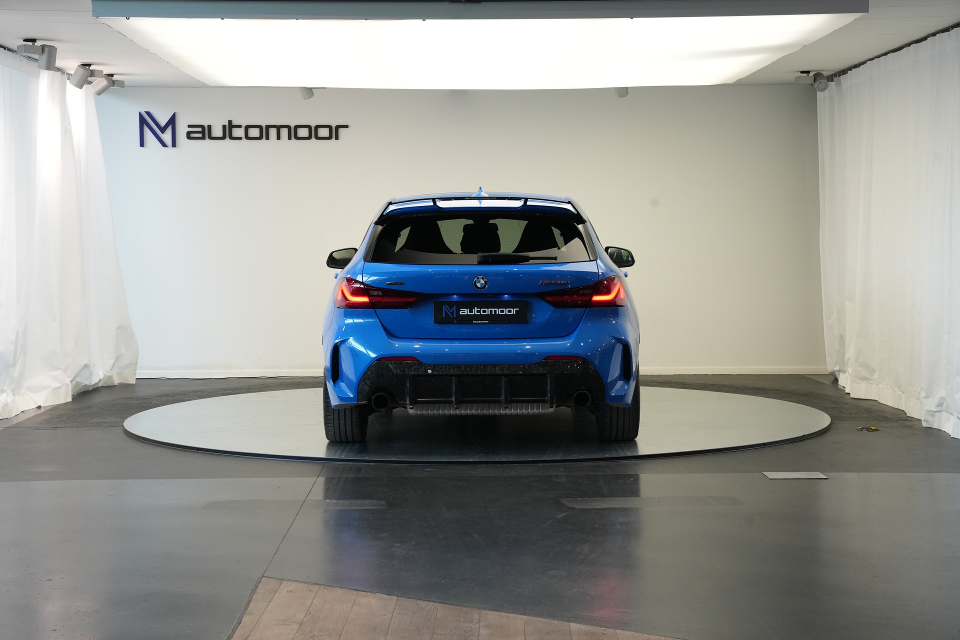 BMW M135i xDrive Steptronic-image-5