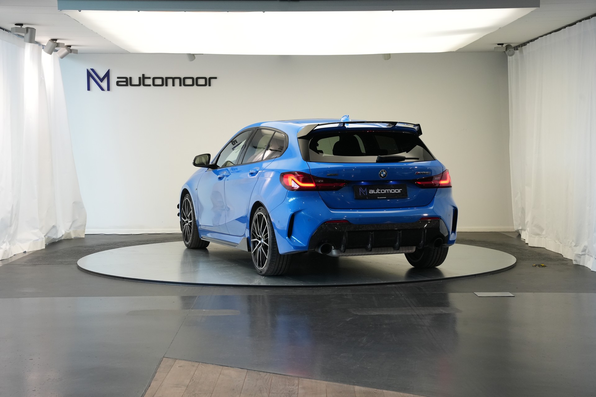 BMW M135i xDrive Steptronic-image-6