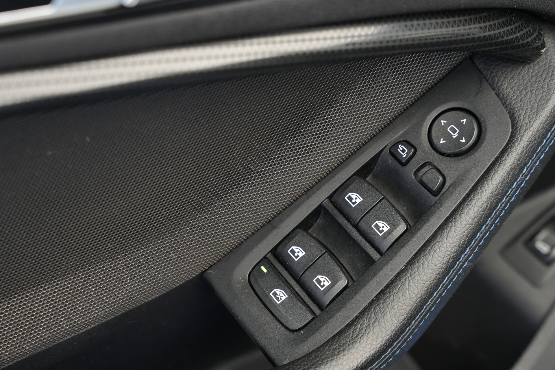 BMW M135i xDrive Steptronic-image-16